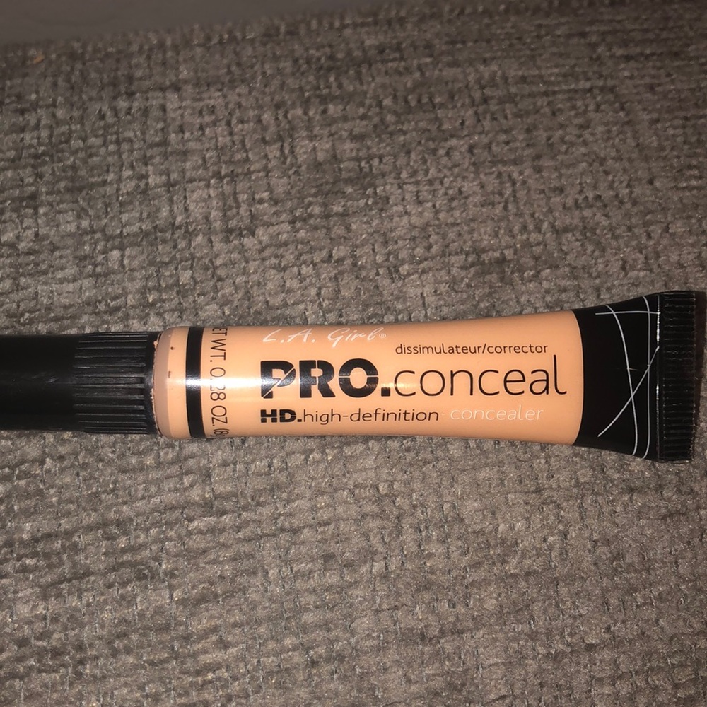 LA girl concealer in natural